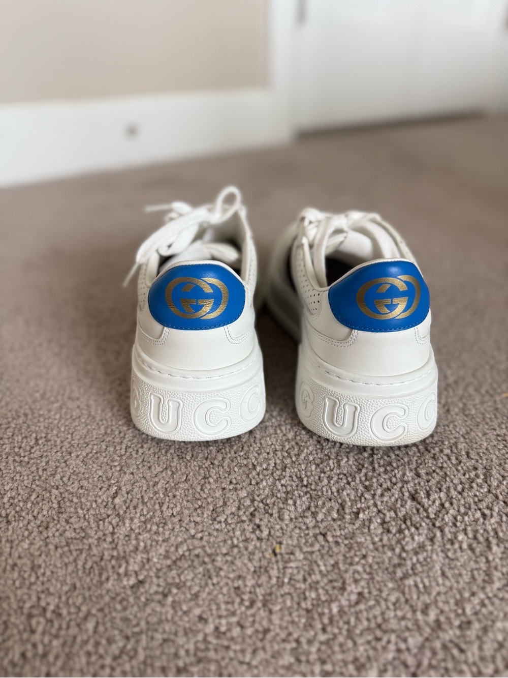 AUTHENTIC Gucci White Leather Sneakers with Red & Green Stripe and Blue Heel - Picture 3 of 7